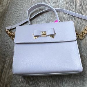 Betsey Johnson lilac with gold chain accent🌸